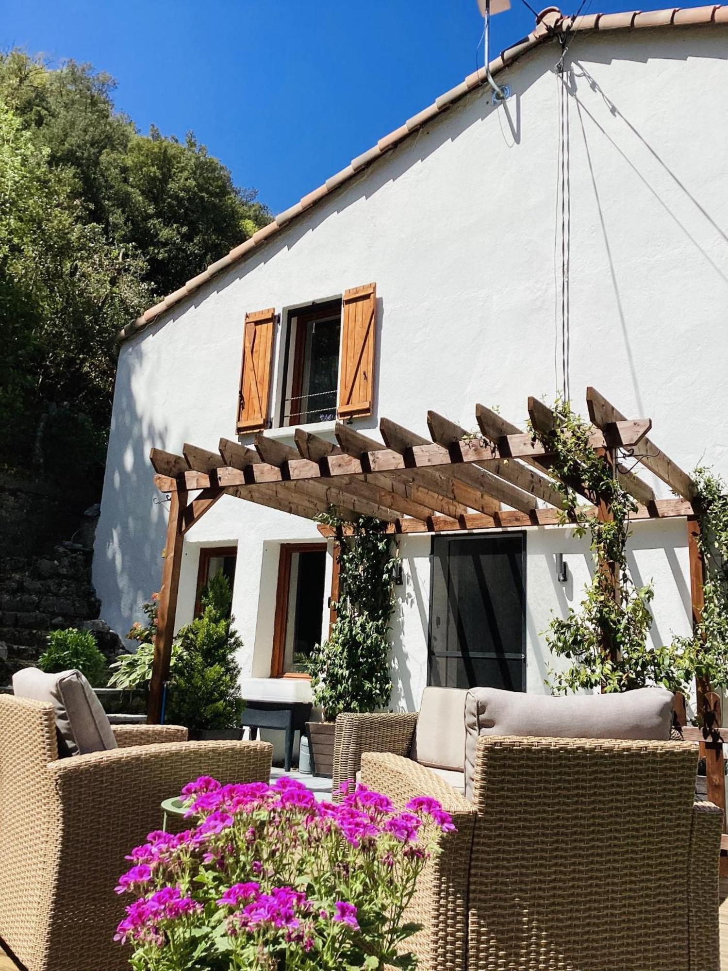 Aude Escape Bed and Breakfast Saint-Martin-Lys Exteriör bild